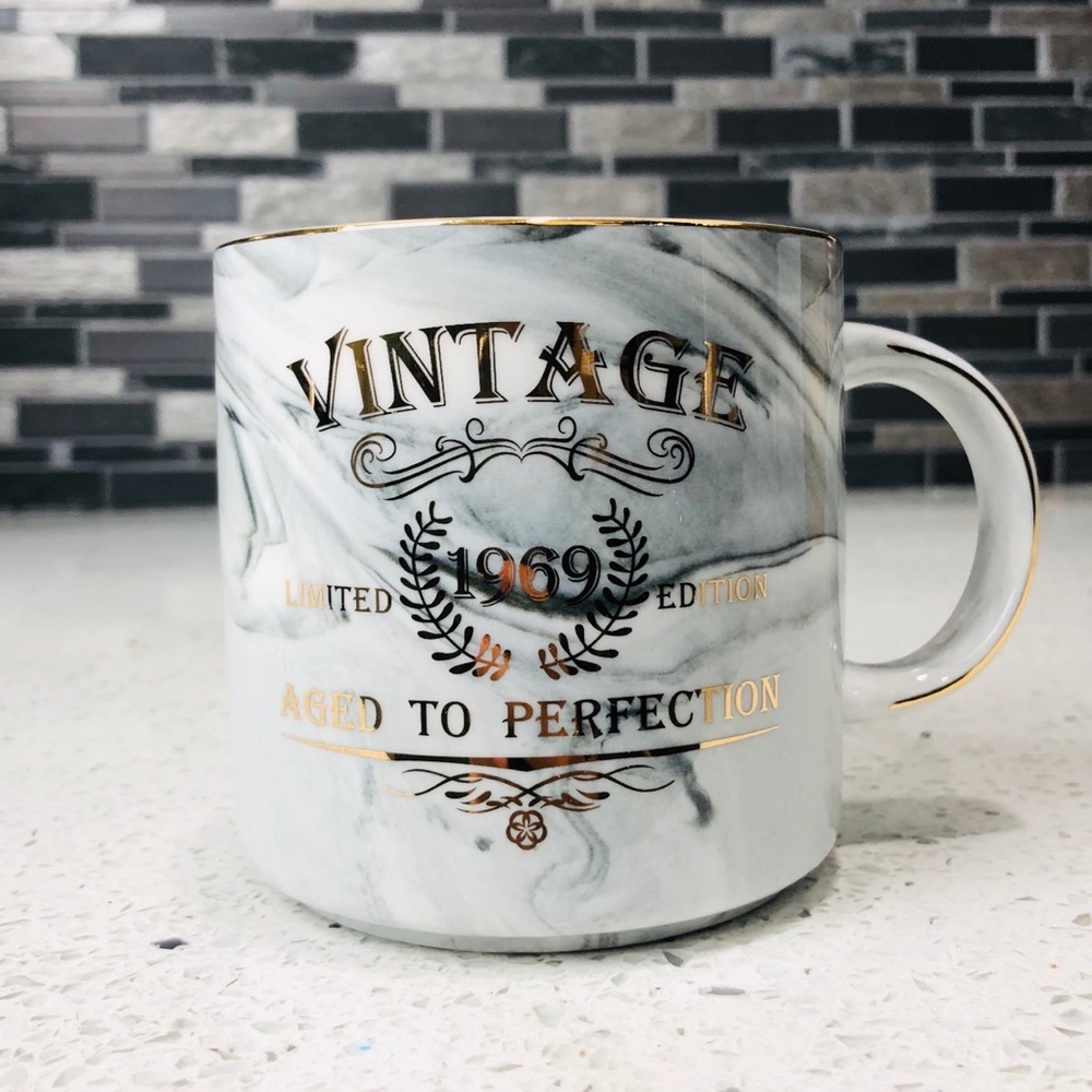 NEW VINTAGE 1969 BLACK GOLD MARBLE MUG LIMITED